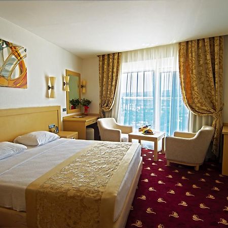 Lamos Resort Hotel & Convention Center Kumkuyu Esterno foto